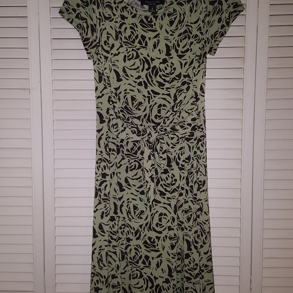Causal dress